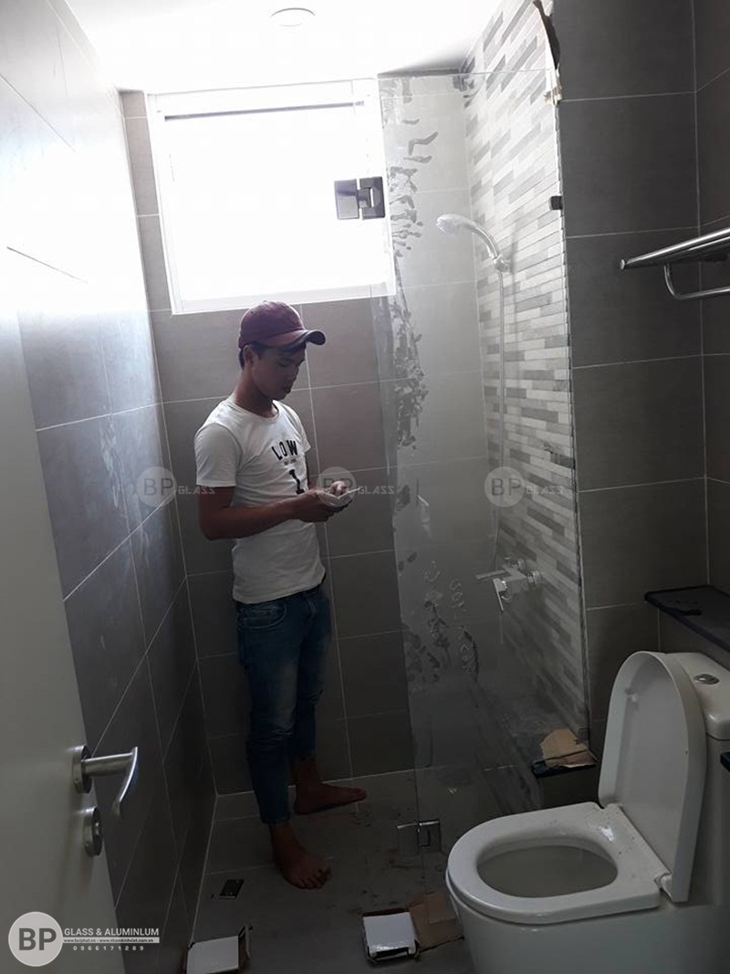 Vách ngăn kính phòng tắm tại Quận 2 HCM